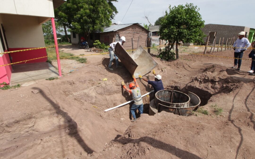 Boletín N° 13 –  Construcción del alcantarillado sanitario para los barrios Villa Azul y Villa del Cesar empieza a generar dinámica laboral en El Copey.