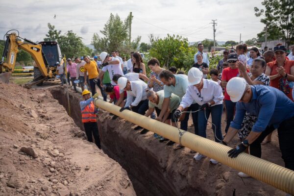 Inicio protocolario construcción alcantarillado sanitario barrio Villa del Cesar El Copey